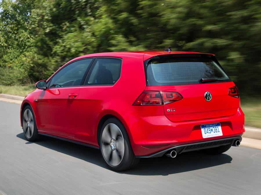  Volkswagen Golf GTi 3-Door 2015 года  (US) (фото 2 из 5)